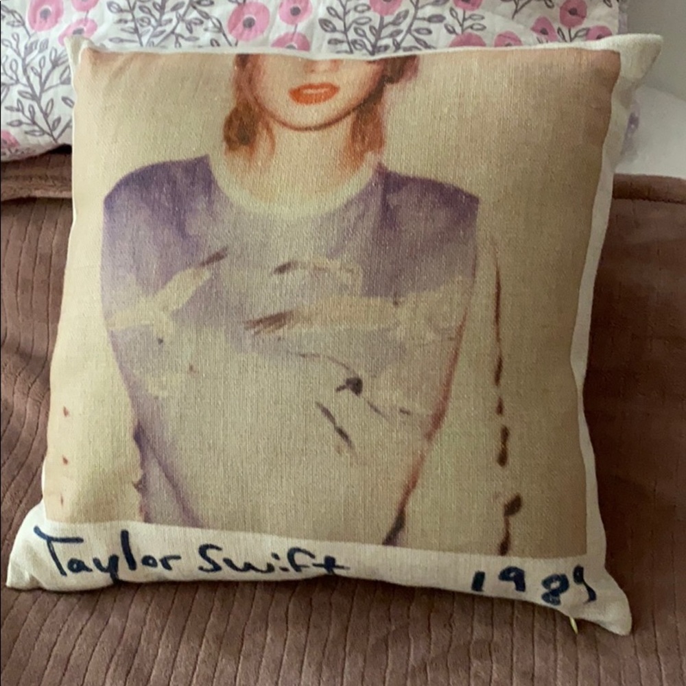 1989 pillow